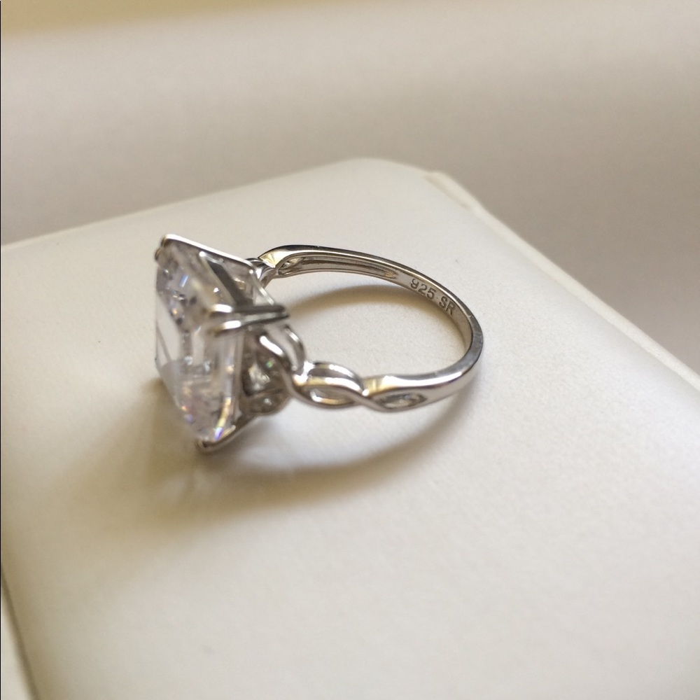Princess cut Cubic Zirconia set in Sterling Silver - Picture 4 of 4